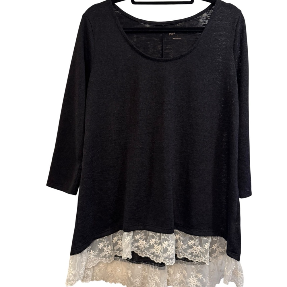Arizona Jean Company Black Top with‎ Lace Trim